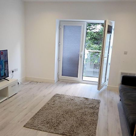 A Beautifully Furnished Master Bedroom In A Shared Apartment Aylesbury  Exterior foto