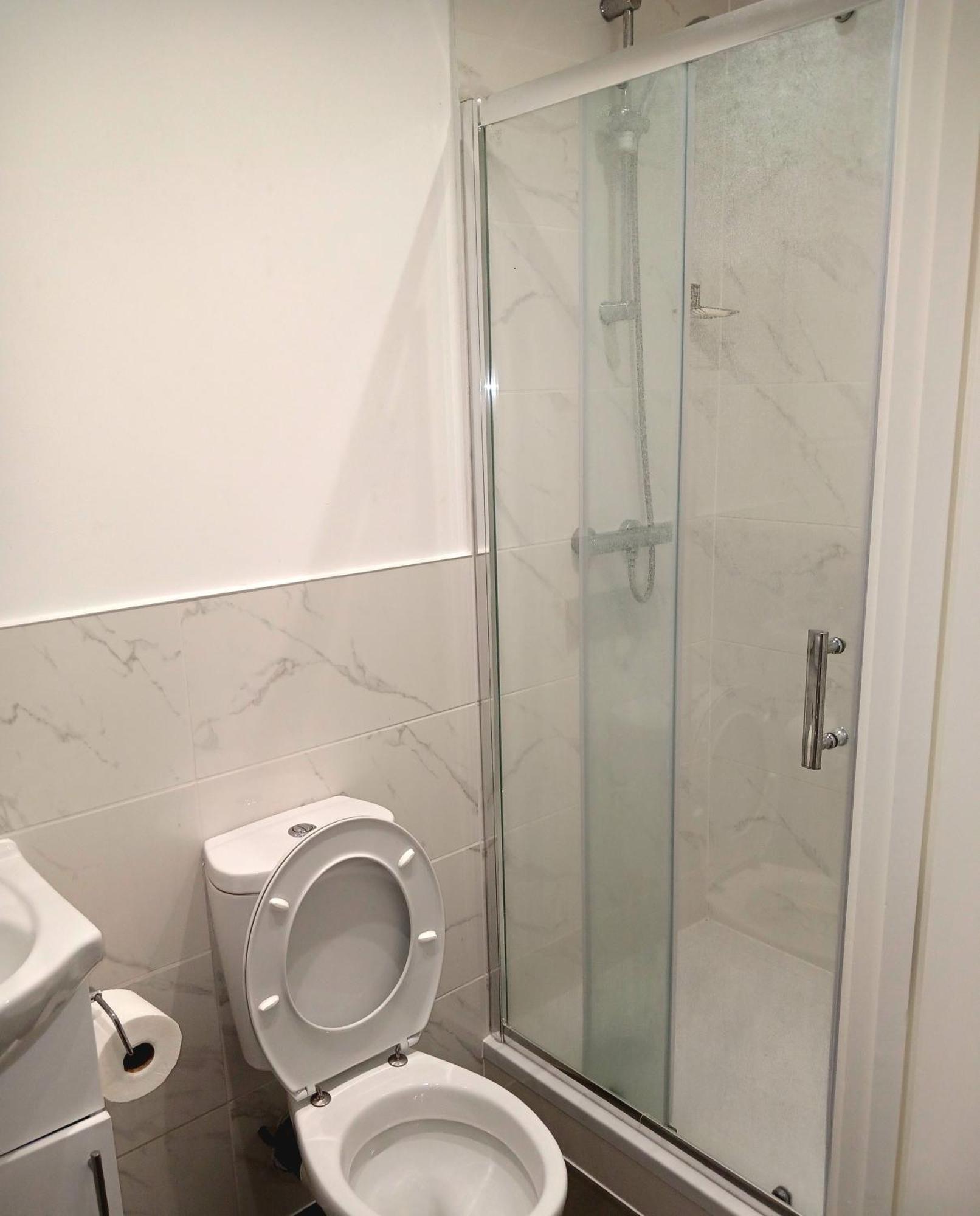A Beautifully Furnished Master Bedroom In A Shared Apartment Aylesbury  Exterior foto